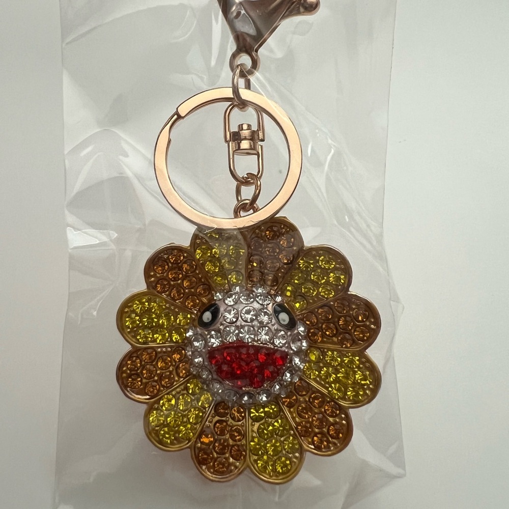 Crystal Daisy Keychain - Gold and Silver